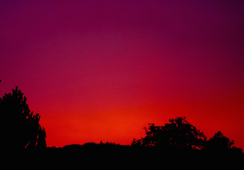 Ein phantastischer Abendhimmel am Freitag, den 14. August 2015 Die aussergewöhnlichste Himmelsfärbung die ich je gesehen habe